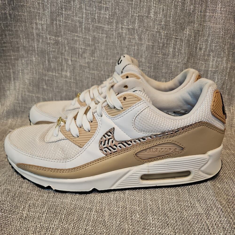 Nike Air Max 90 United in Victory Womens Size 8.5 White Hemp Tan Beige Sneakers